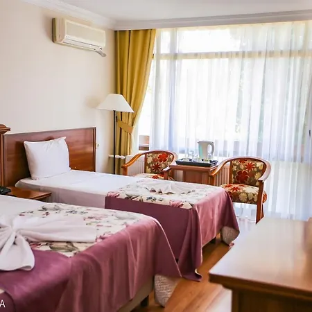 מלון Troia Tusan 4*